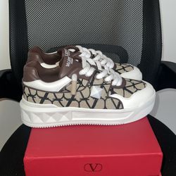 Valentino Sneakers Men’s Size 11 Brand New Jordan