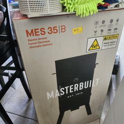 Masterbuilt MES 35/B Electric Smoker (Brand New) Open It And Didn't Feel Like Assembling