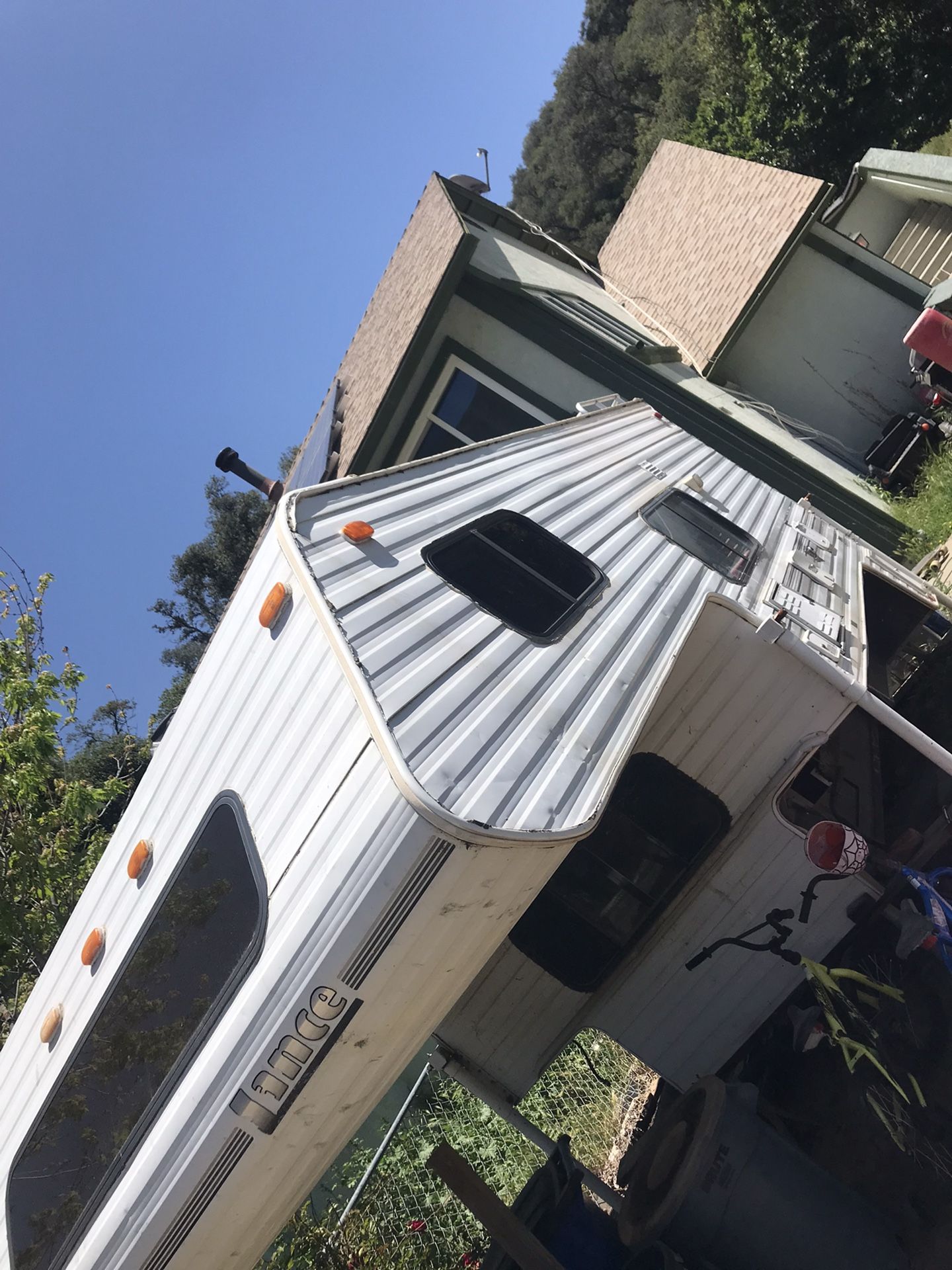 96 Lance Squire 4000 Extended Cab 9’4 Camper