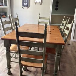 Beautiful Extendable Wood Dining Table 4-8 Seating