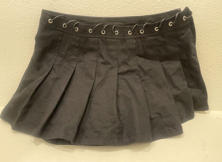 FASHION NOVA PLEATED MINI SKIRT XS