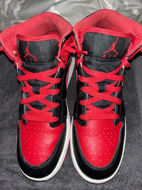 Nike Jordan’s Mids 7Y