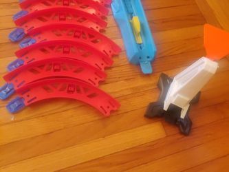 Hot Wheels Track Accessories – 7 Curves + 2 Launchers