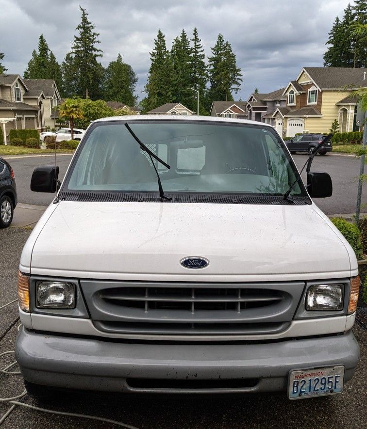 2000 Ford E-150