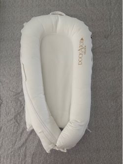 DockATot baby lounger