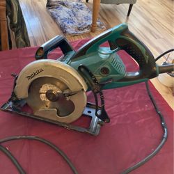 Mikita 5477 NB Circular Saw