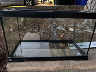 10 gallon Zoo Med tank for any reptile 50 or your best offer just text me