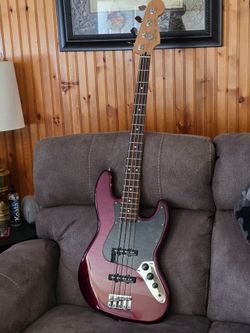 2025 Fender Player 2 Oxblood Bass