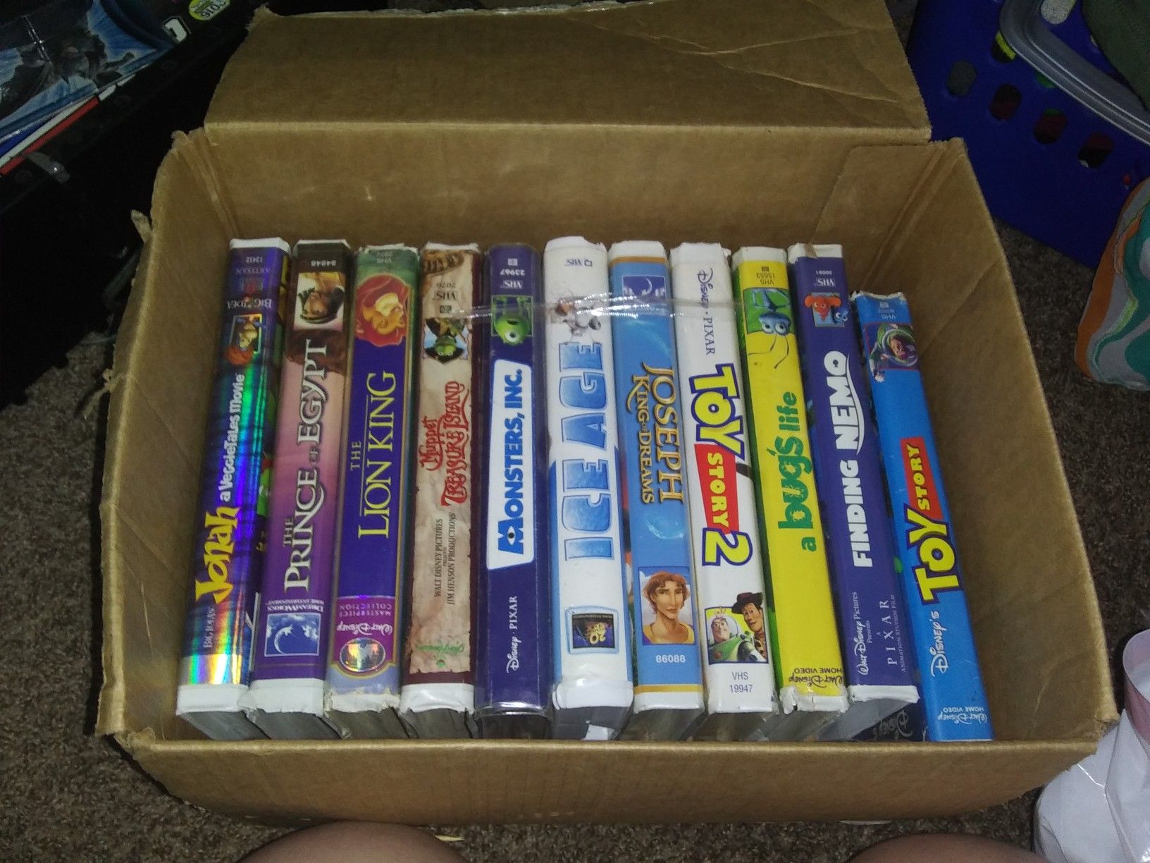 VHS VIDEO CASSETTE DISNEY TAPES MOVIES KIDS