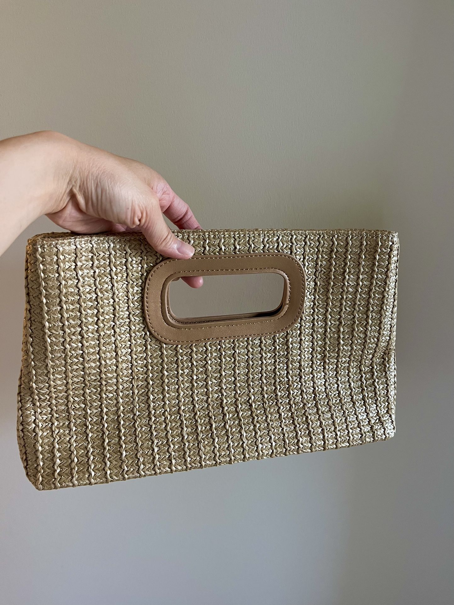 Classic Beach Purse w/Crossbody Chain (Khaki)