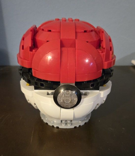 Mega Construx Pokémon Jumbo Poke Ball Building Set