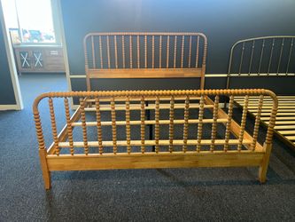 Eking Solid wood bed frame，$180