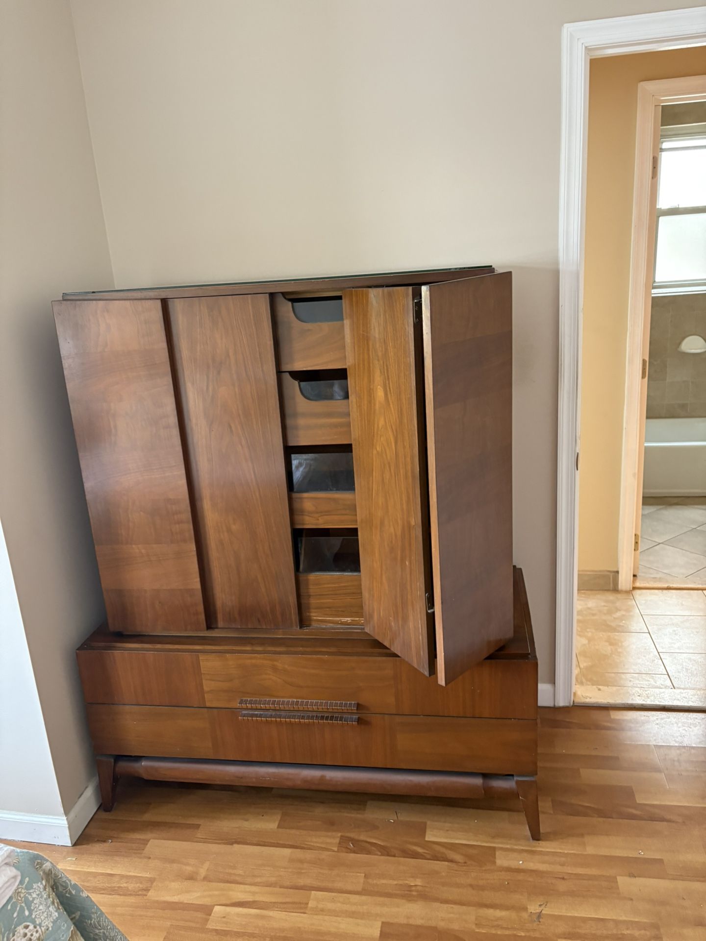 Mid century sold wood bedroom set great condition