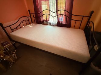 Metal Daybed w/ Trundle + Mattress – Great Condition