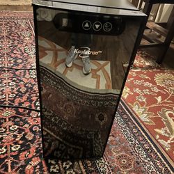 Mini Fridge Koolatron Brand. 
