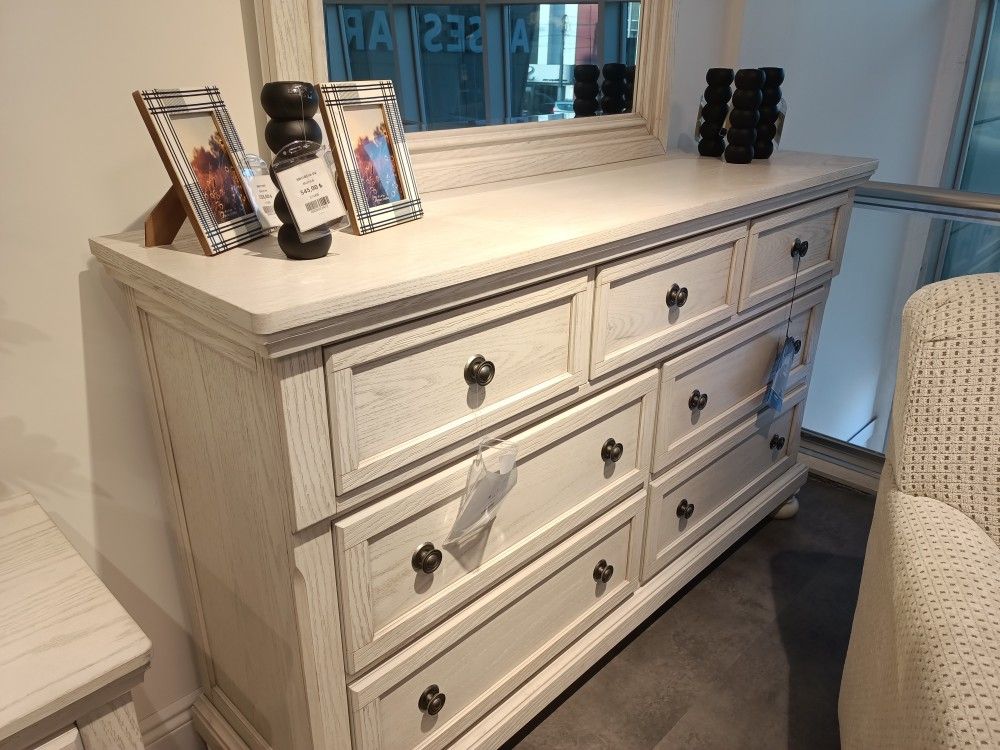 Robbinsdale Antique White Dresser And Mirror
Ashley Furniture$10 Down Payment And Financing Available