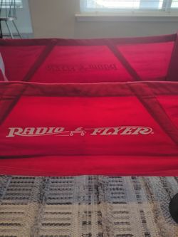 Radio Flyer Wagon tail gait canopy is removable