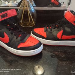 Nike Court Borough Size 6.5 Mens Size 7 In Womans