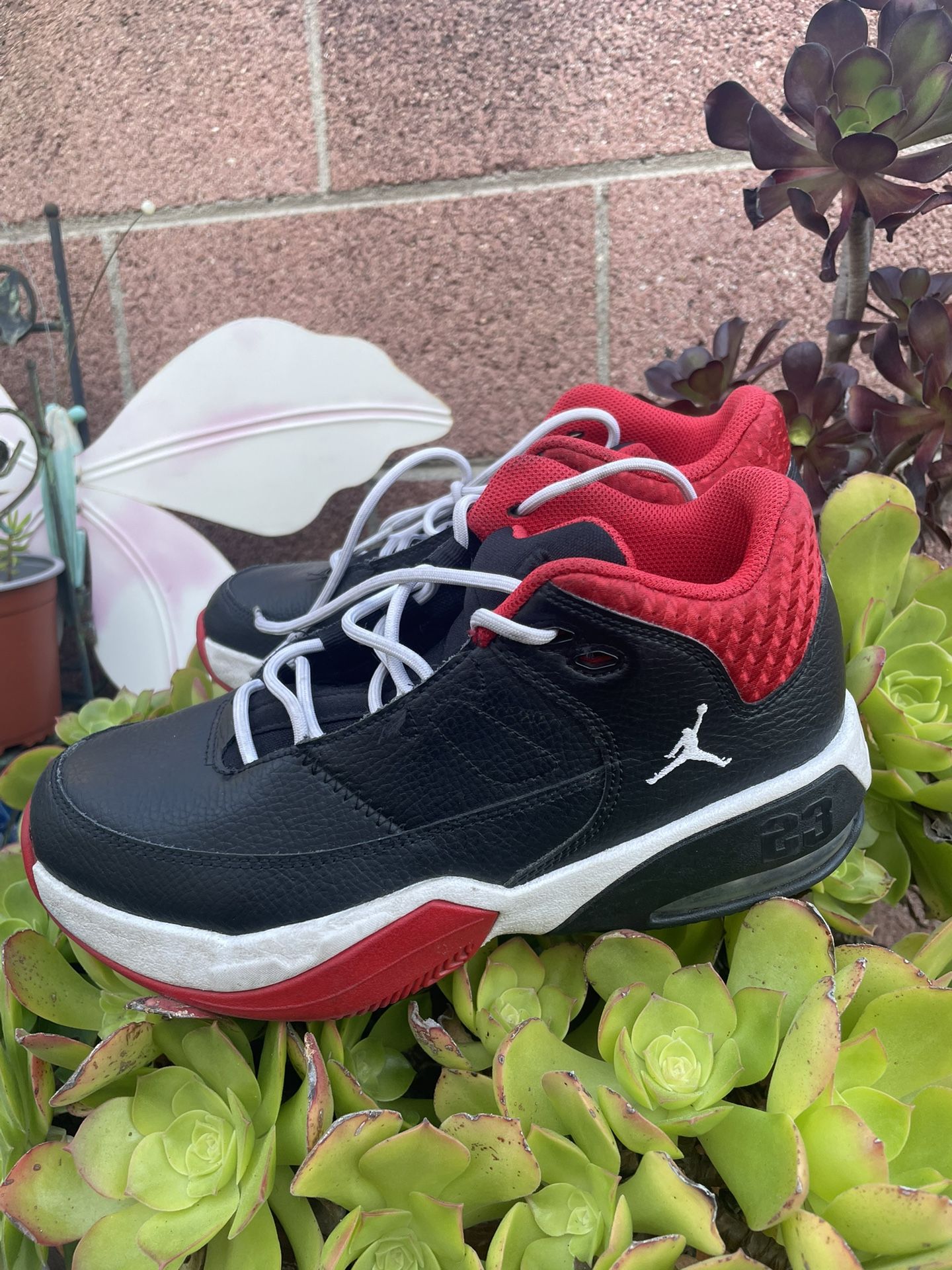 Nike Boys Air Jordan Max Aura Size 5Y