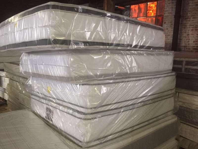 PILLOWTOP MATTRESS AND BOXSPRING