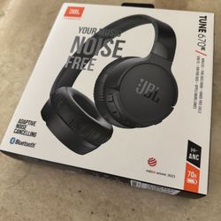 JBL Harmon Kardon Tune 670NC Wireless Noise cancellation Headphones