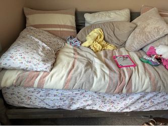Sleigh bed/ day bed twin
