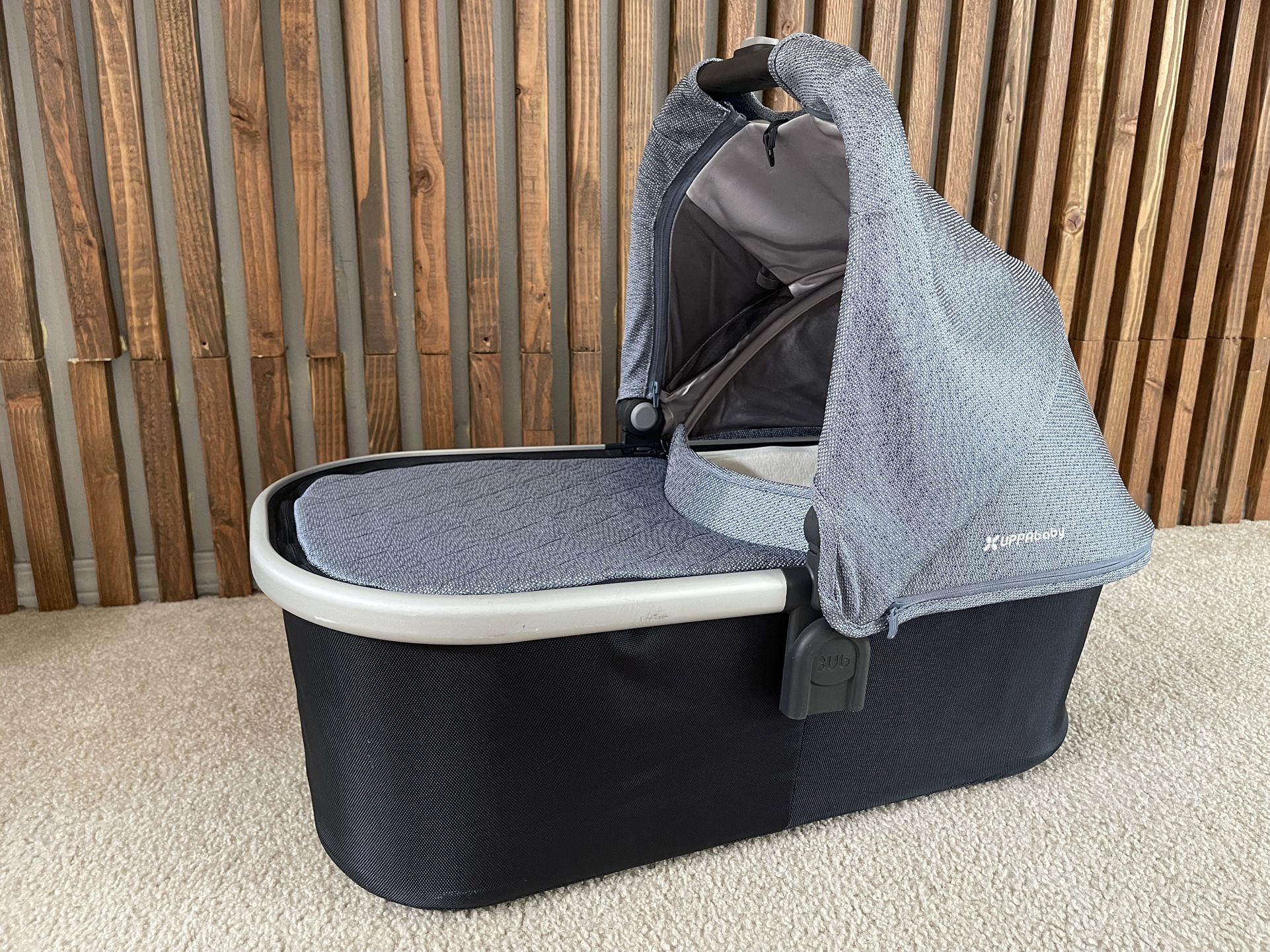Uppa Baby Vista bassinet attachment
