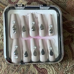Press on nails