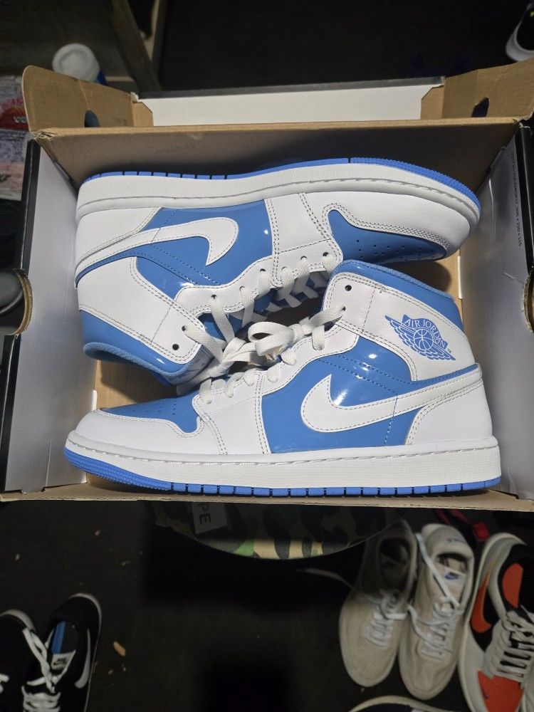 Nike Air Jordan 1 Mid Legend Blue FZ2142-114 Men's Size 9 Women's Size 10.5 Like Brand New Condition With Box