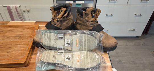 Cougar Paw Work Boots with Replacement Pads