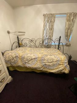 Iron Crate and Barrel Daybed