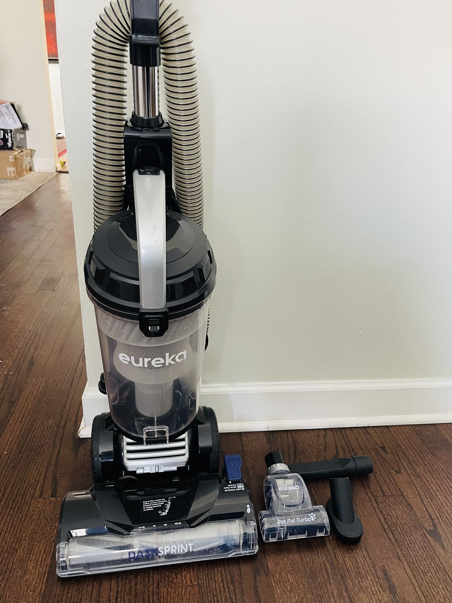 1 Eureka Dish Sprint Anti- Tangle Pet Upright