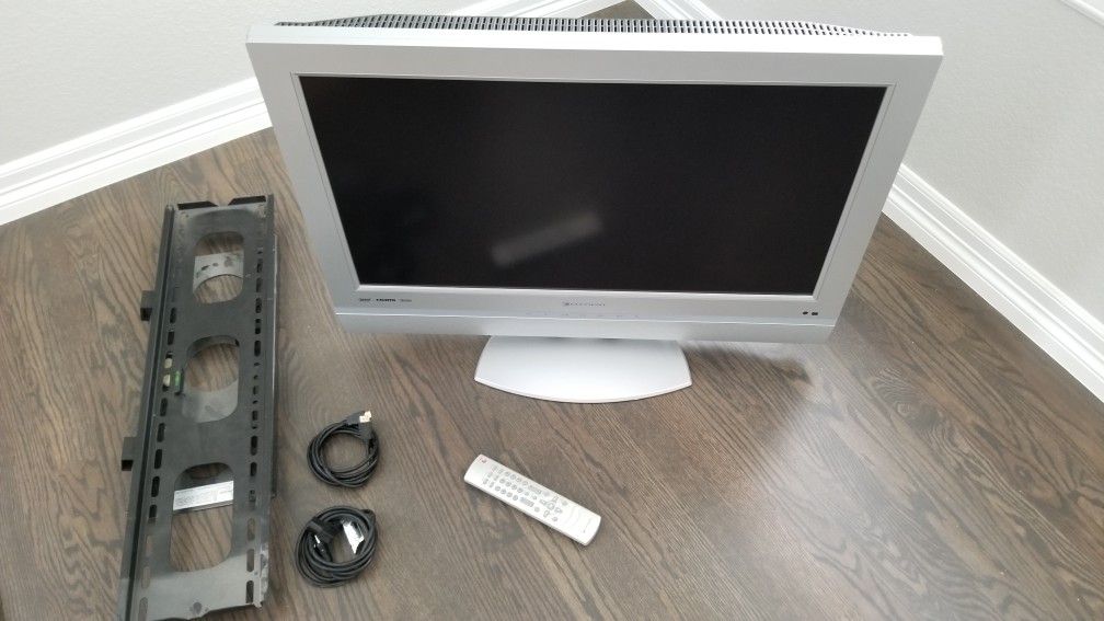 Element 32 inch LCD TV with cables and wall mount