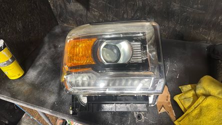 2014 2019 GMC sierra passenger side headlight
