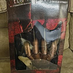 Nightmare On Elm Street Metal Freddy Glove