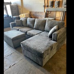 Brand New Grey Sectional With Free Ottoman 