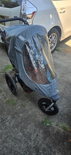 Bob revolution stroller with rain cover