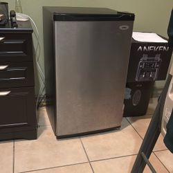 Mini Fridge 