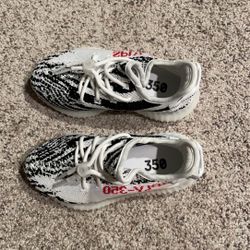 Youth Yeezy Zebra Size 1Y