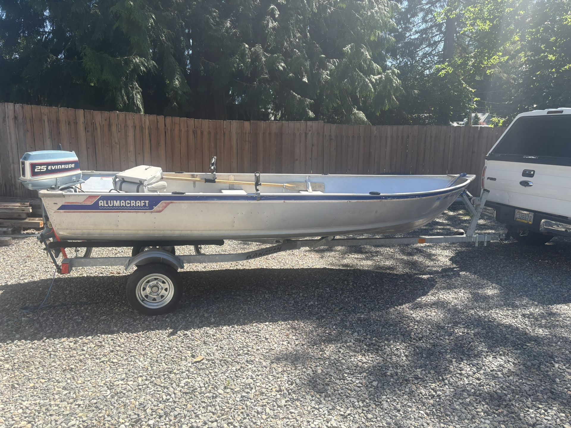 16 Foot Alumacraft Fishing Boat