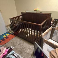 Graco Hadley 5-in-1 Convertible Crib with Drawer