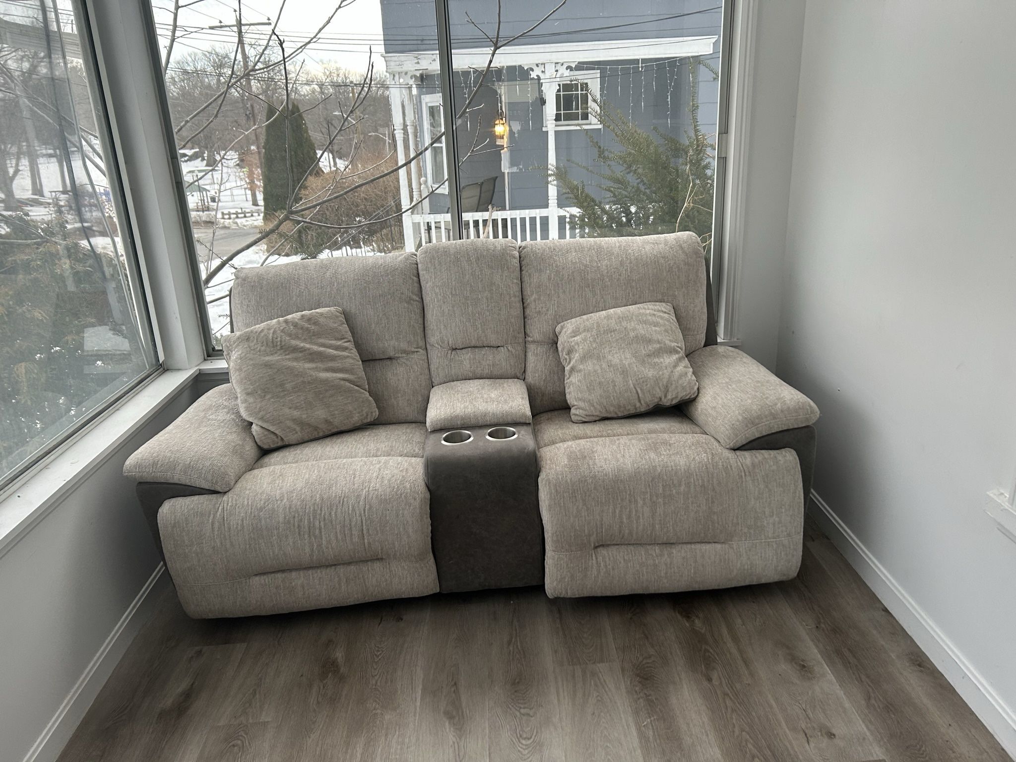 Double Recliner With Middle Storage Compartment