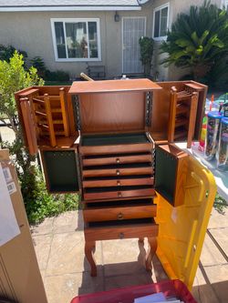 Jewelry box