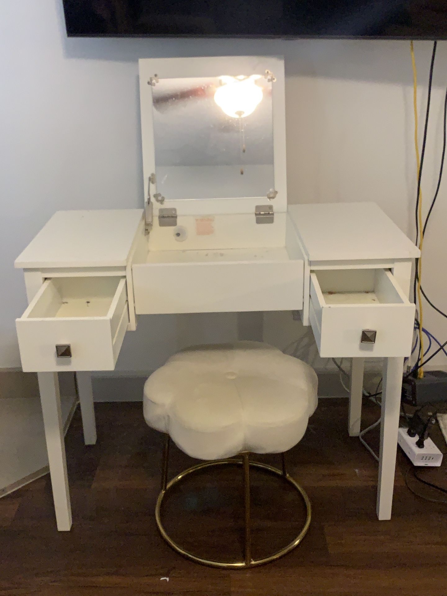 Vanity and stool; (Storage; Bathroom; Bedroom; Mirror)