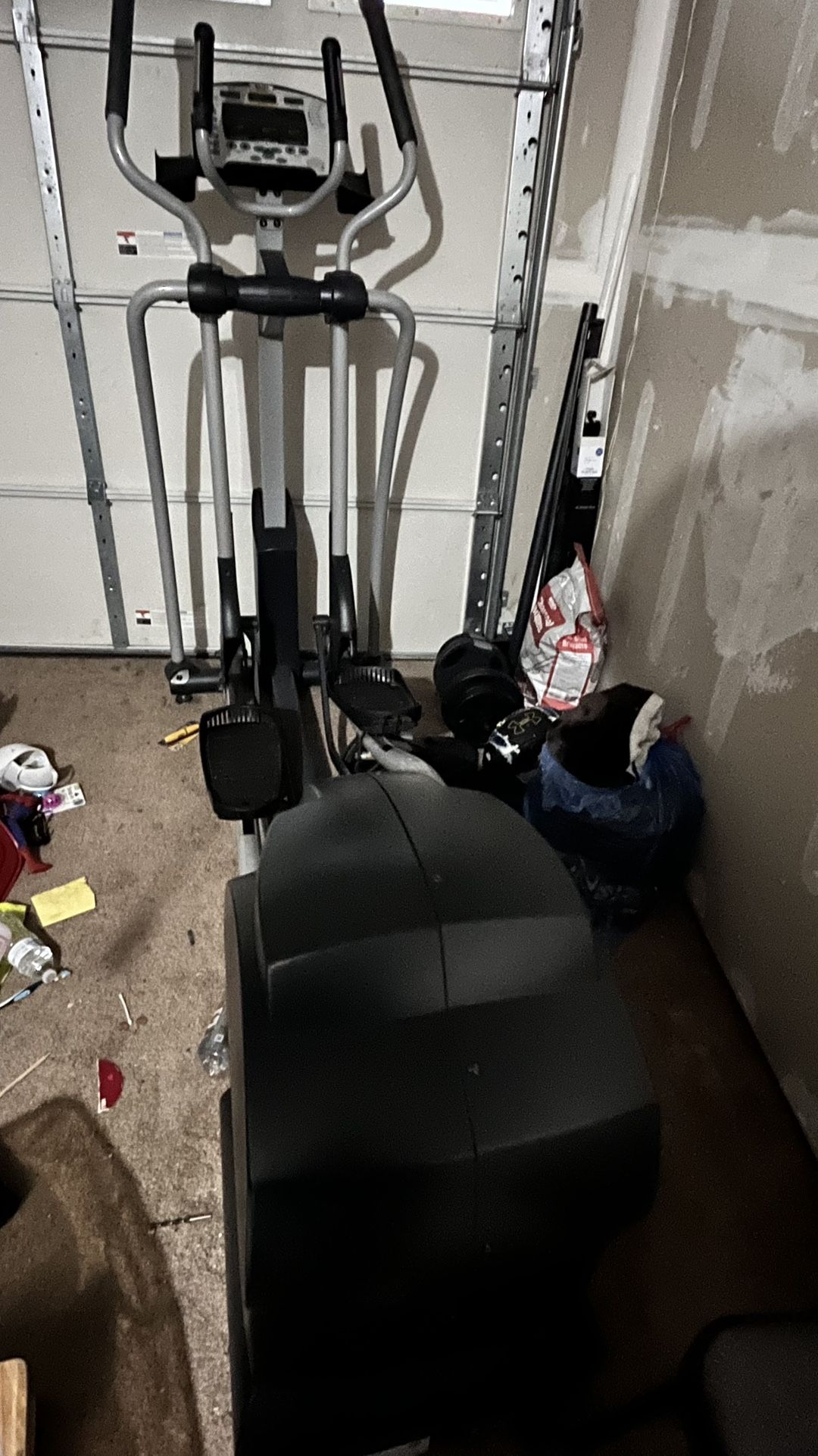 Sports Art E8300 Elliptical Workout Machine 