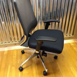 New! Mesh back office chair. Ergonomic. Nice!

