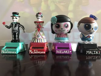 Solar bobbled heads