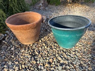 Large Garden Planters – 17” Pots – Clay & Plastic – Set of 2