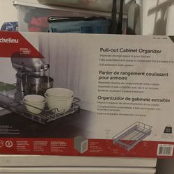  Richelieu Pull-Out Cabinet Organizer (New)