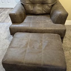 Gray Oversized Leather Chair With Ottoman 